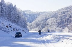 亚雪公路 十里冰雪画廊观光栈道