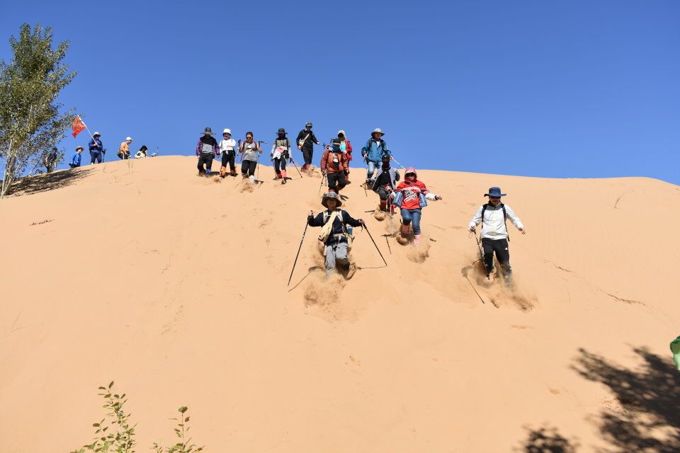 「松鼠户外」清明节库布齐沙漠徒步穿越活动