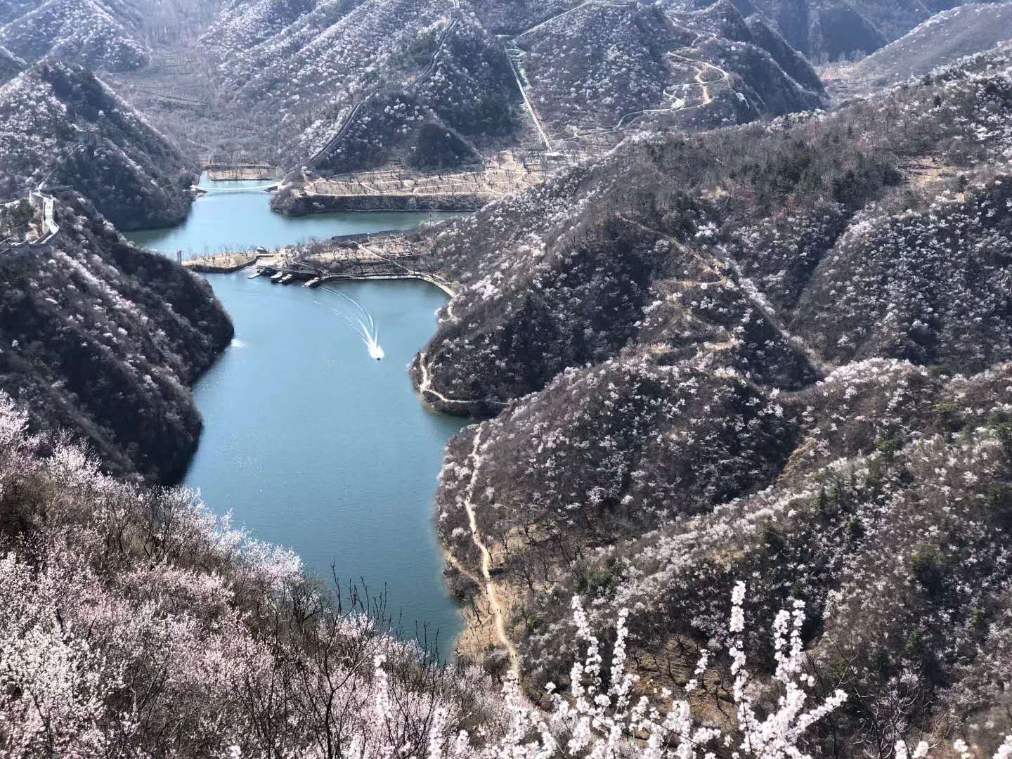 水长城徒步看那十里桃花