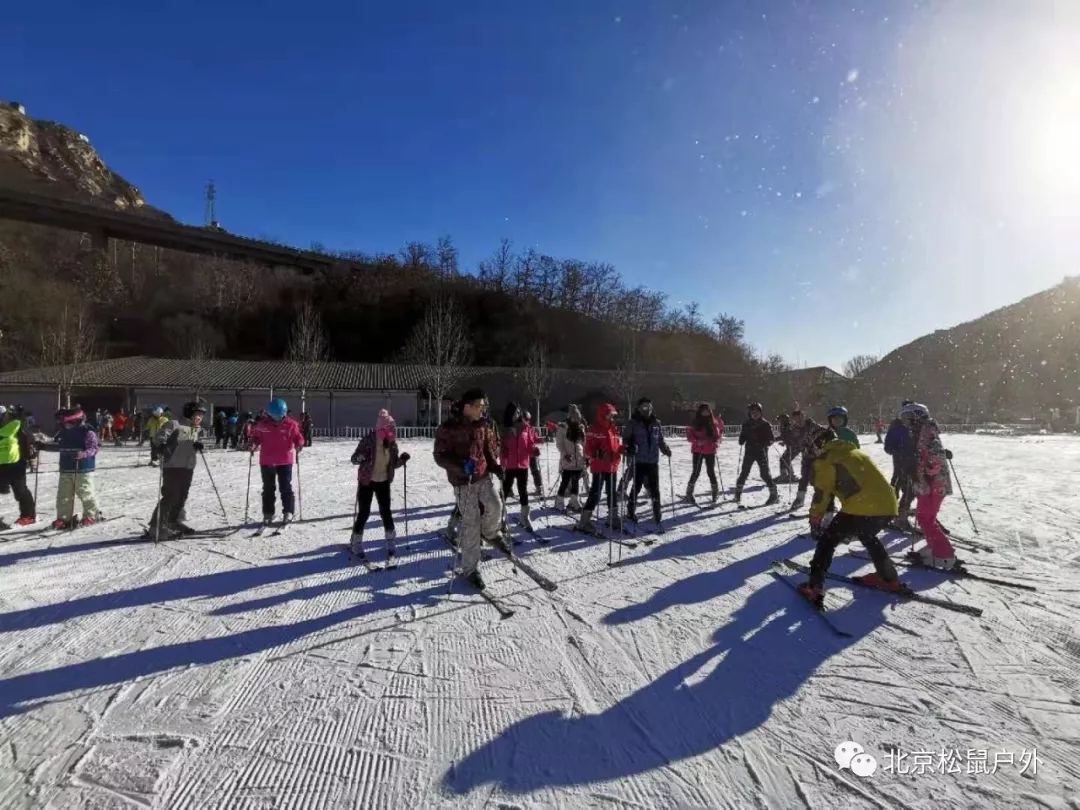 「莲花山滑雪场」12.21/22号，雪道全开，含缆车+魔毯+车费+门票+保险+双板初级免费教学