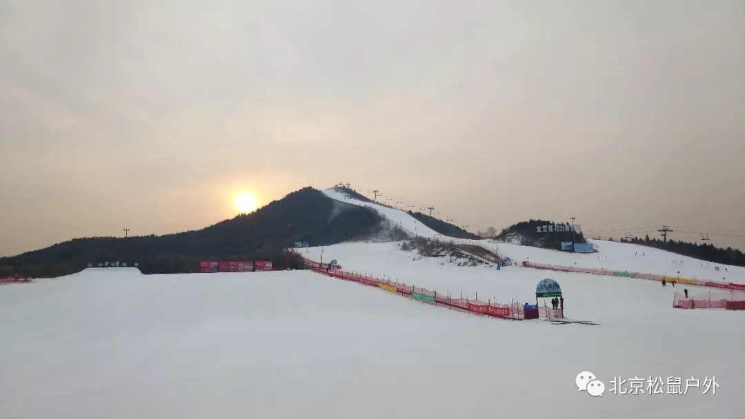 「莲花山滑雪场」12.21/22号，雪道全开，含缆车+魔毯+车费+门票+保险+双板初级免费教学