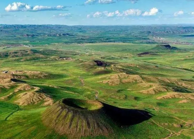 乌兰哈达火山露营